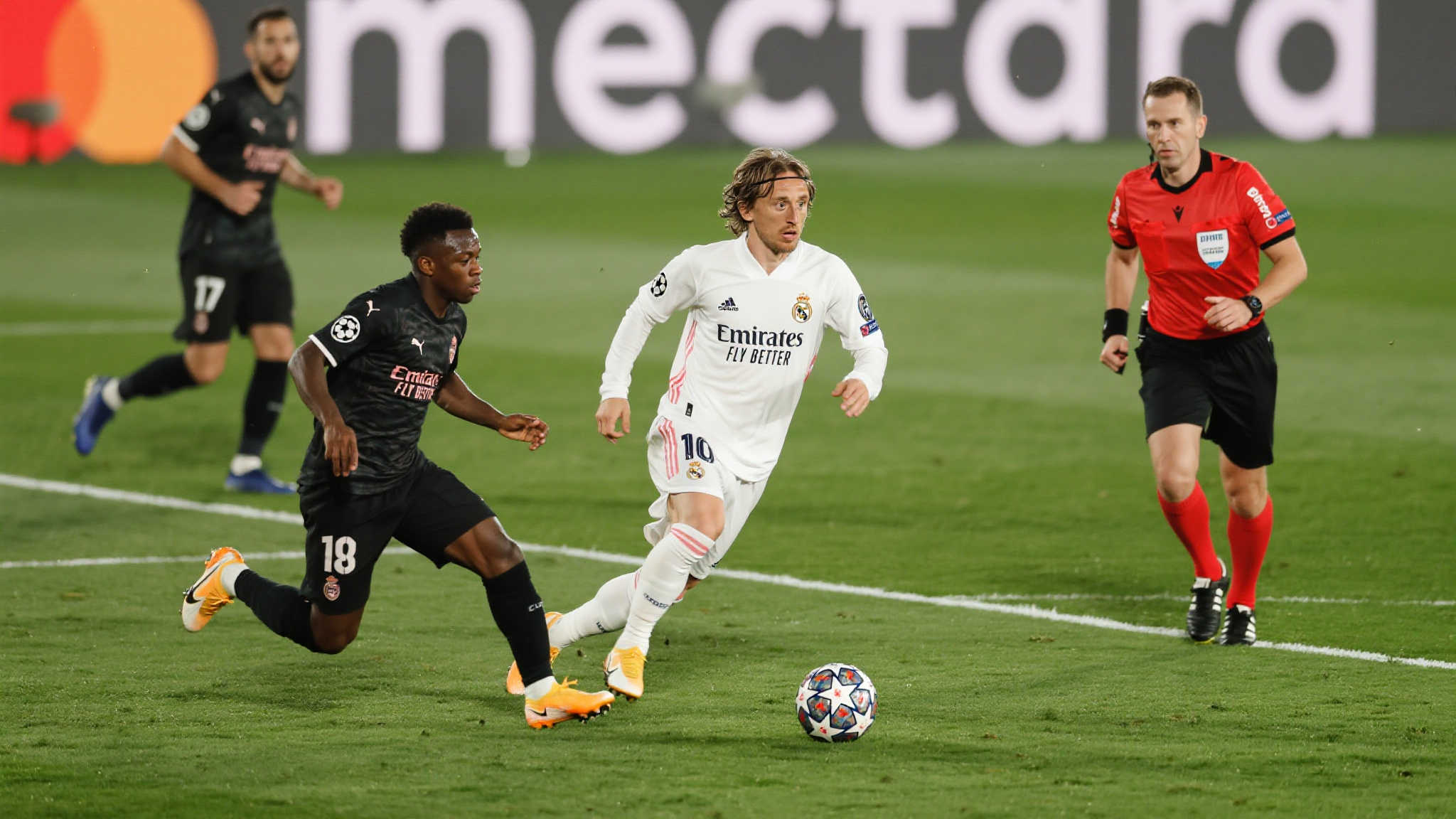 皇马十人逆袭，25次遭射门仍以3-1力克对手夺世俱杯首胜